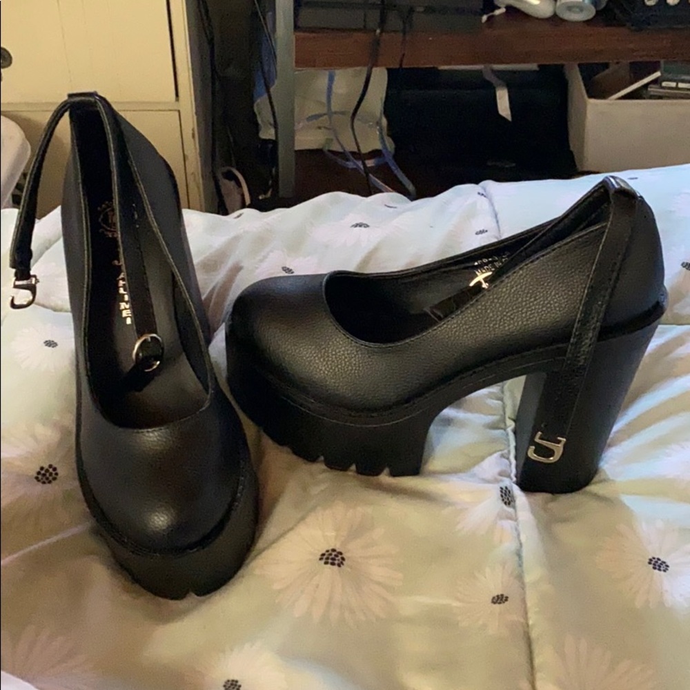 Black platform maryjane heels